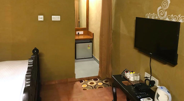 A compact and cozy accommodation at Banjara Hut